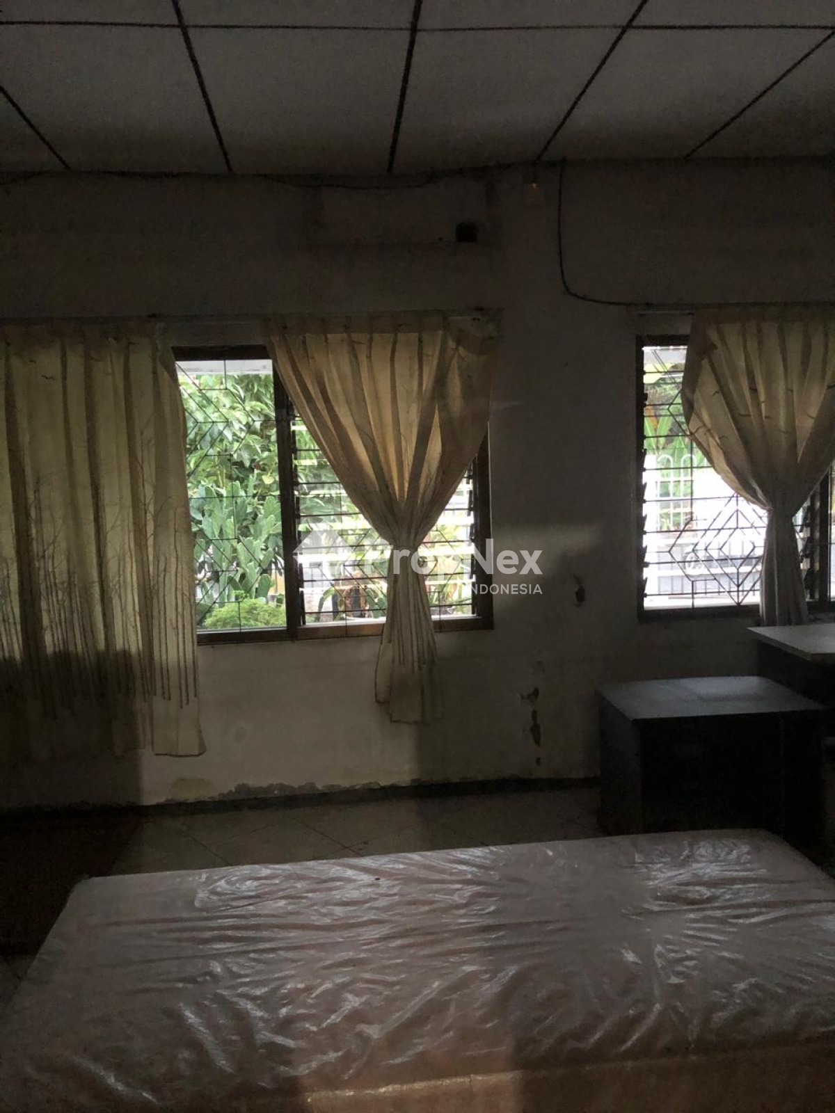 KUPANG INDAH,  Rumah Bangunan Lama perlu renovasi, Lokasi Strategis — foto 4